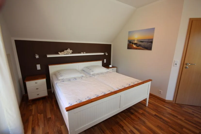 Schlafzimmer mit Doppelbett